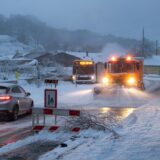 Strade chiuse per la forte nevicata: «È la più grande nevicata a bassa quota a settembre degli ultimi 30 anni»